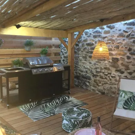 Dom wakacyjny La Boheme. Maison De Village Cosy, Jardin Et Spa. Octon